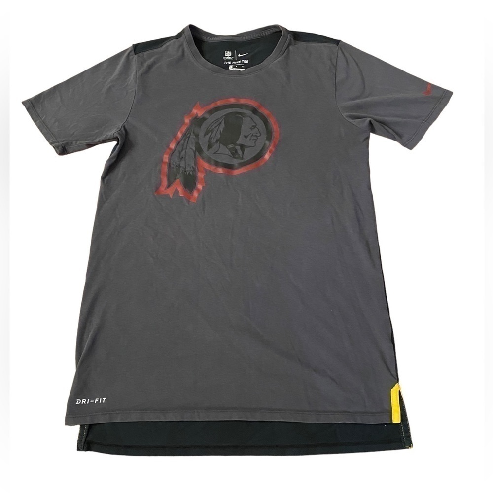 The Nike Tee Unisex Dry Fit Travel NFL Washington Redskins Graphic Tee dark Gray